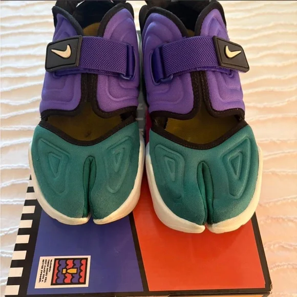 Women’s Nike Air Rifts - Picture 2 of 3